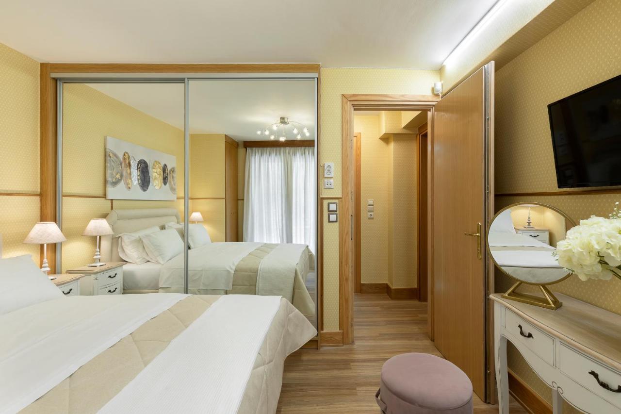 Vouliagmeni'S Elegance By Acropolis Suites Atenas Exterior foto